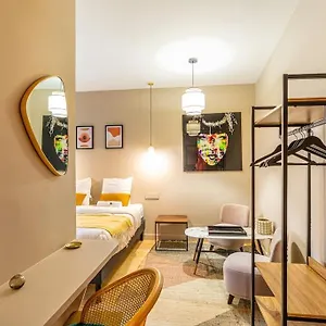 https://lovely-home-in-the-heart-of.fr-paris.fr
