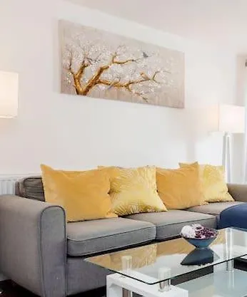 Two Bedroom Serviced Apartment, London 0*,